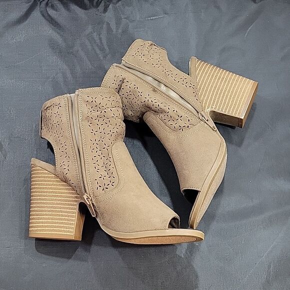 BRAND NEW SUGAR VERUCA LASER-CUT OUT WITHD FISH MOUTH ANKLE BOOTIES - Picture 15 of 16